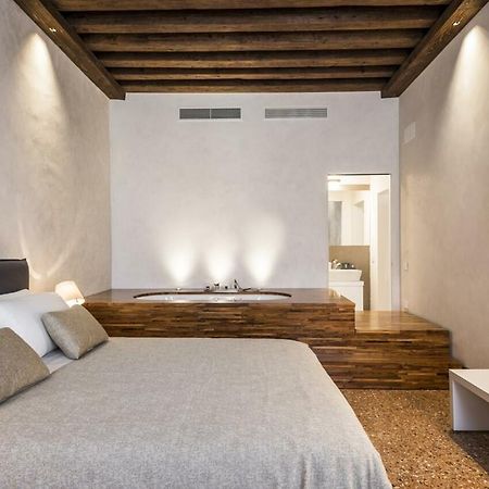 Myplace Campo Santa Margherita Apartments Venesia Bagian luar foto