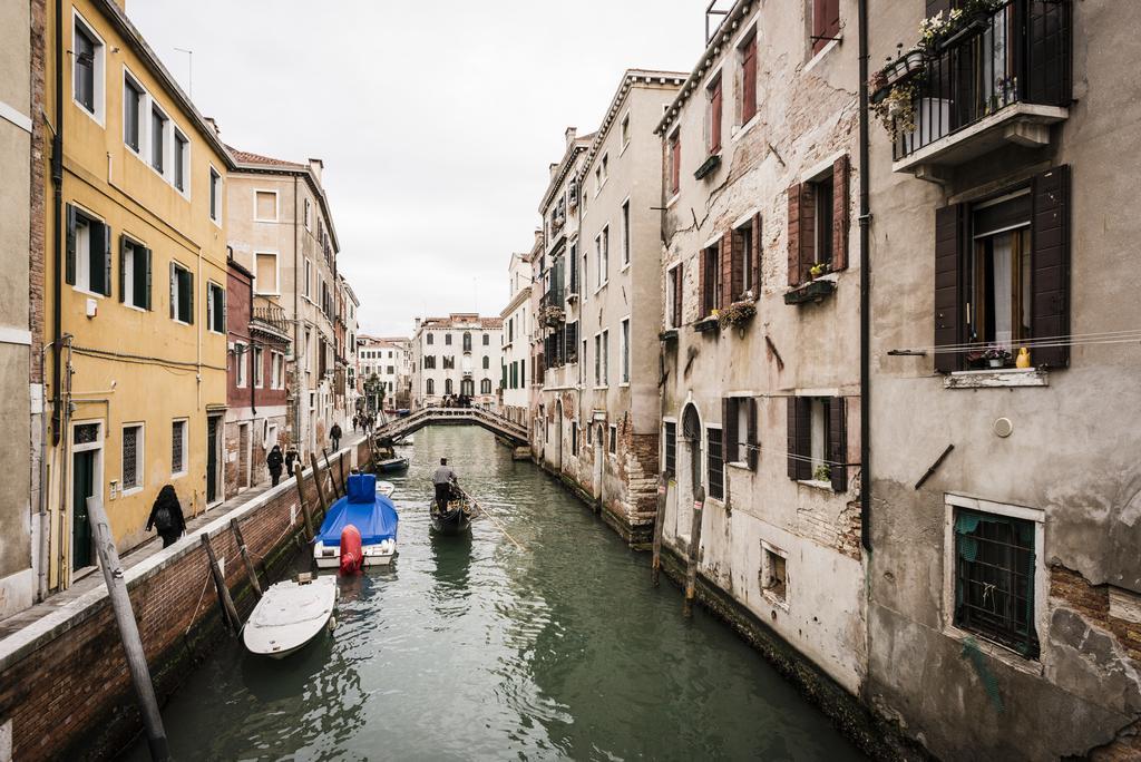 Myplace Campo Santa Margherita Apartments Venesia Bagian luar foto