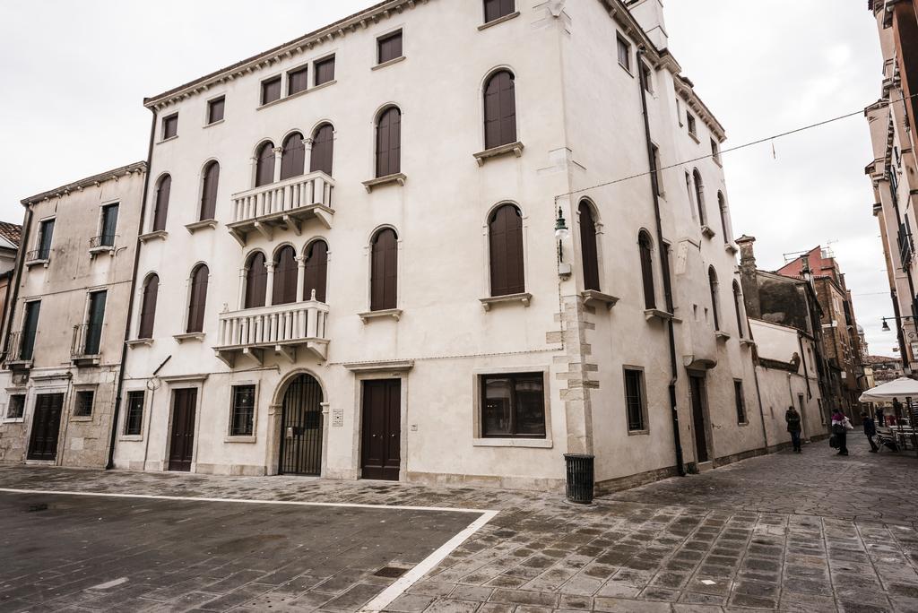 Myplace Campo Santa Margherita Apartments Venesia Bagian luar foto