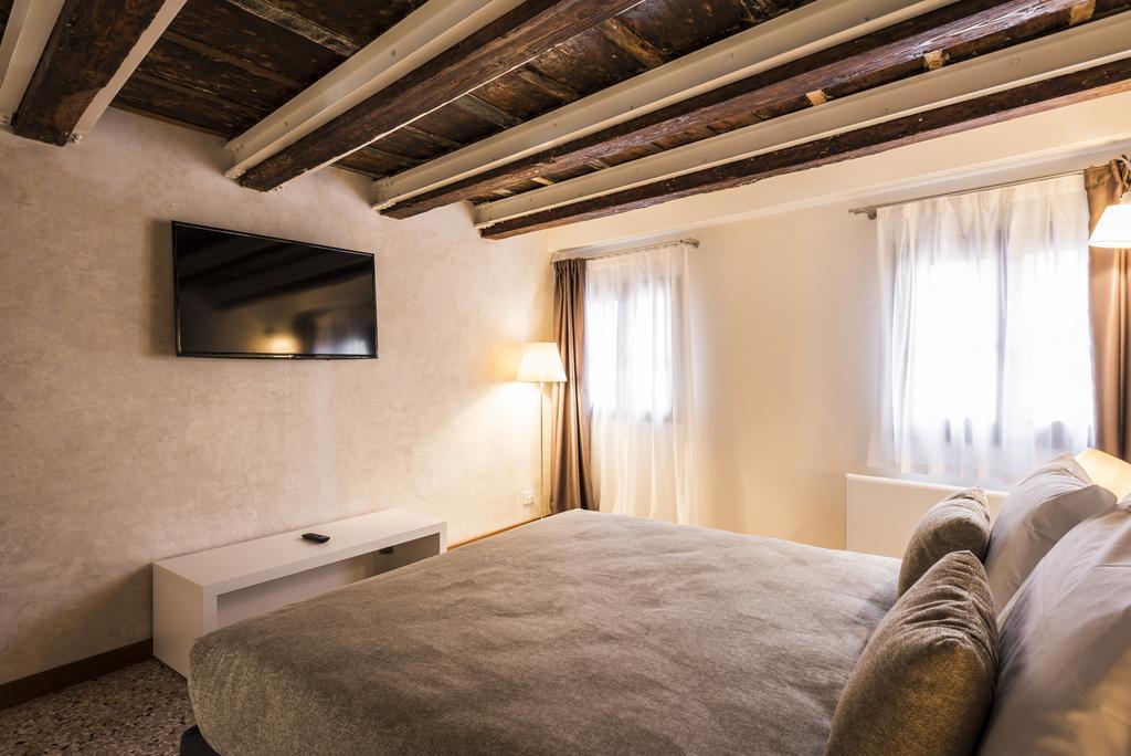 Myplace Campo Santa Margherita Apartments Venesia Bagian luar foto
