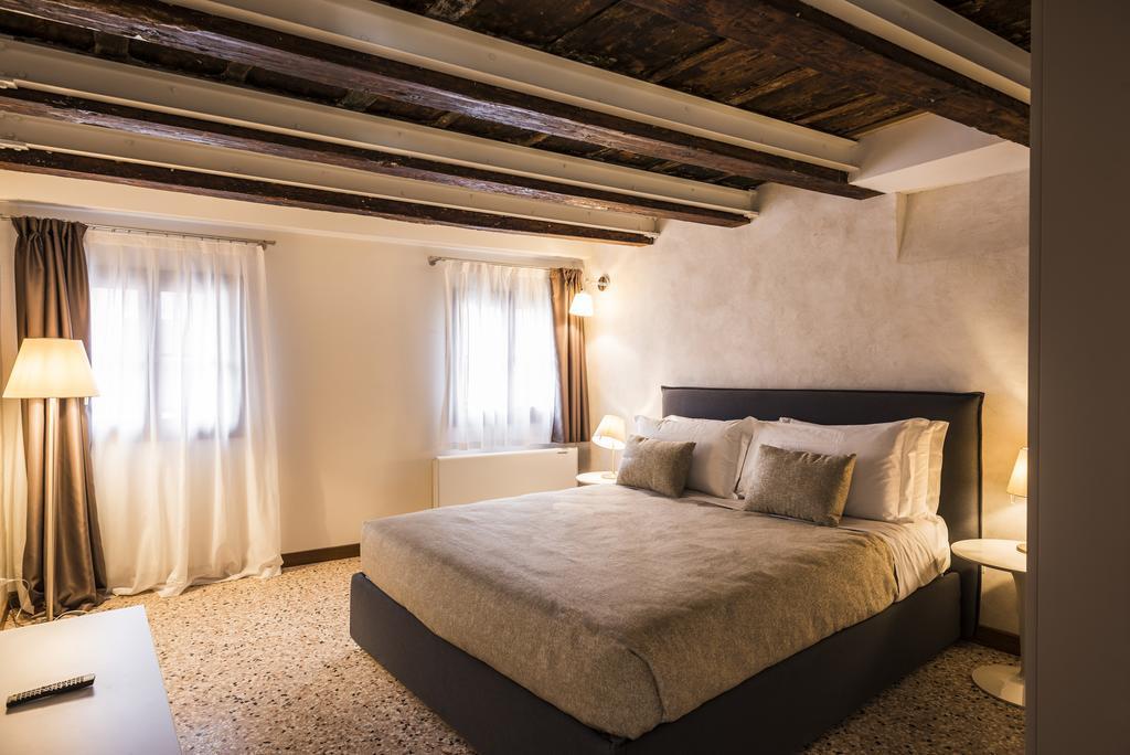 Myplace Campo Santa Margherita Apartments Venesia Bagian luar foto