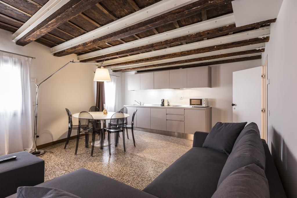 Myplace Campo Santa Margherita Apartments Venesia Bagian luar foto