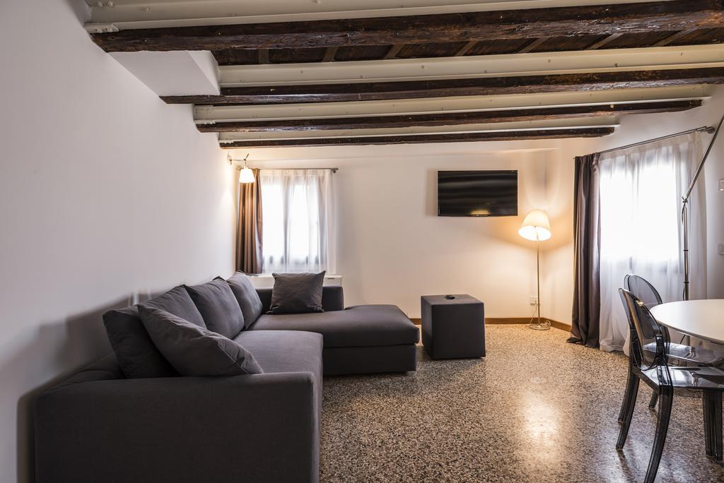 Myplace Campo Santa Margherita Apartments Venesia Bagian luar foto