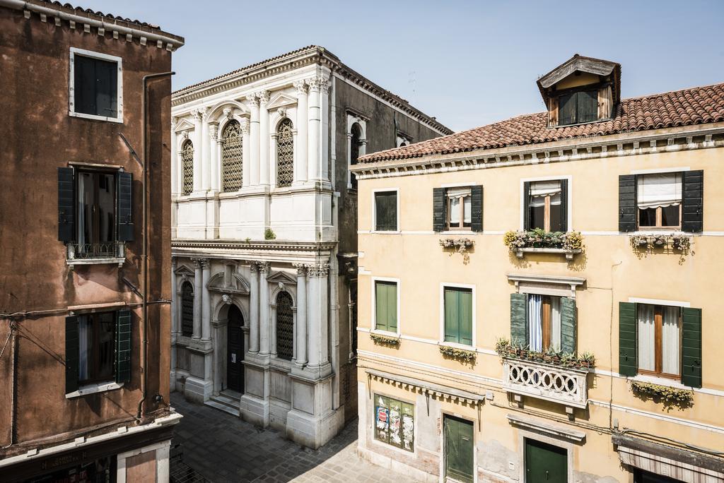 Myplace Campo Santa Margherita Apartments Venesia Bagian luar foto