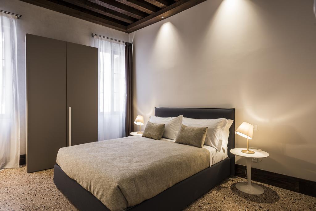 Myplace Campo Santa Margherita Apartments Venesia Bagian luar foto