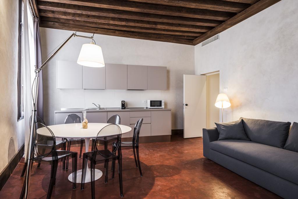 Myplace Campo Santa Margherita Apartments Venesia Bagian luar foto