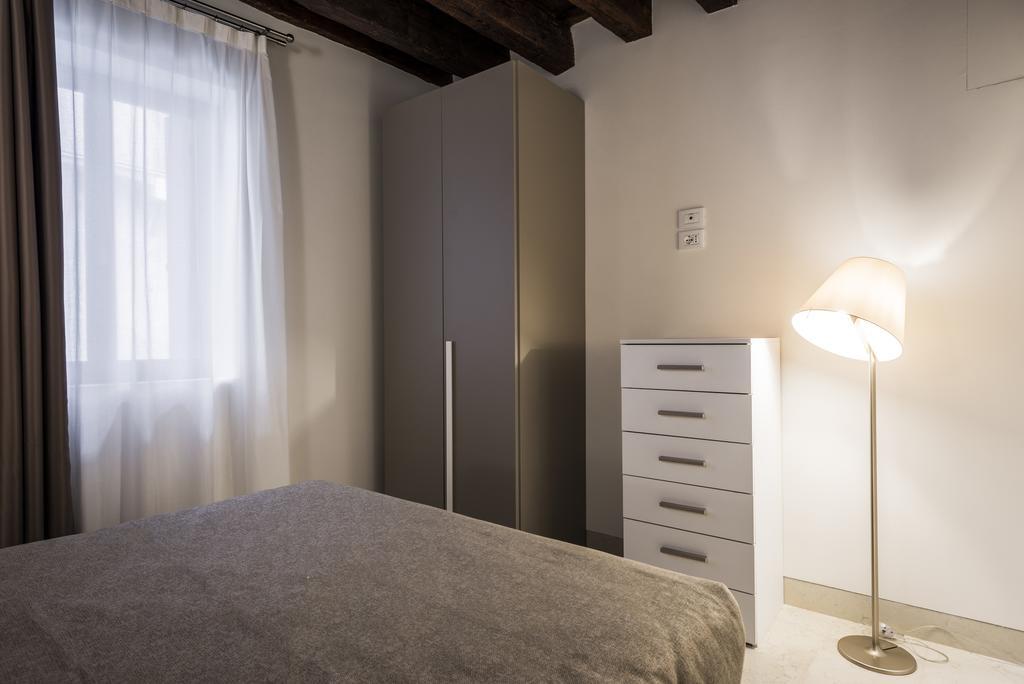 Myplace Campo Santa Margherita Apartments Venesia Bagian luar foto