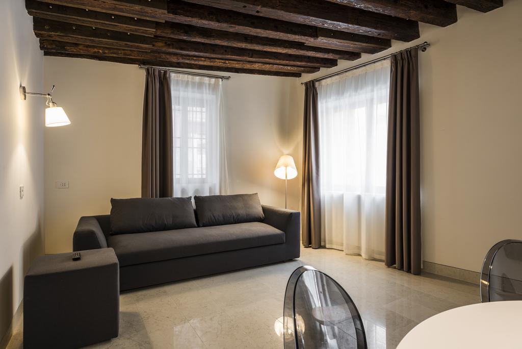 Myplace Campo Santa Margherita Apartments Venesia Bagian luar foto