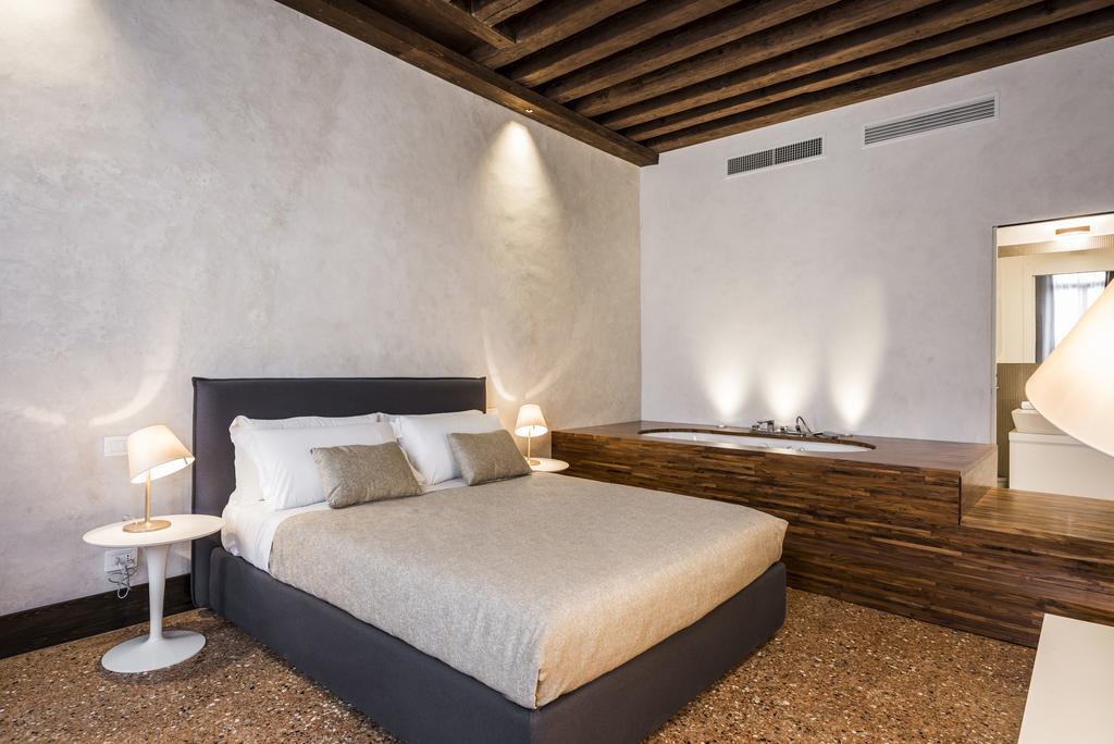 Myplace Campo Santa Margherita Apartments Venesia Bagian luar foto