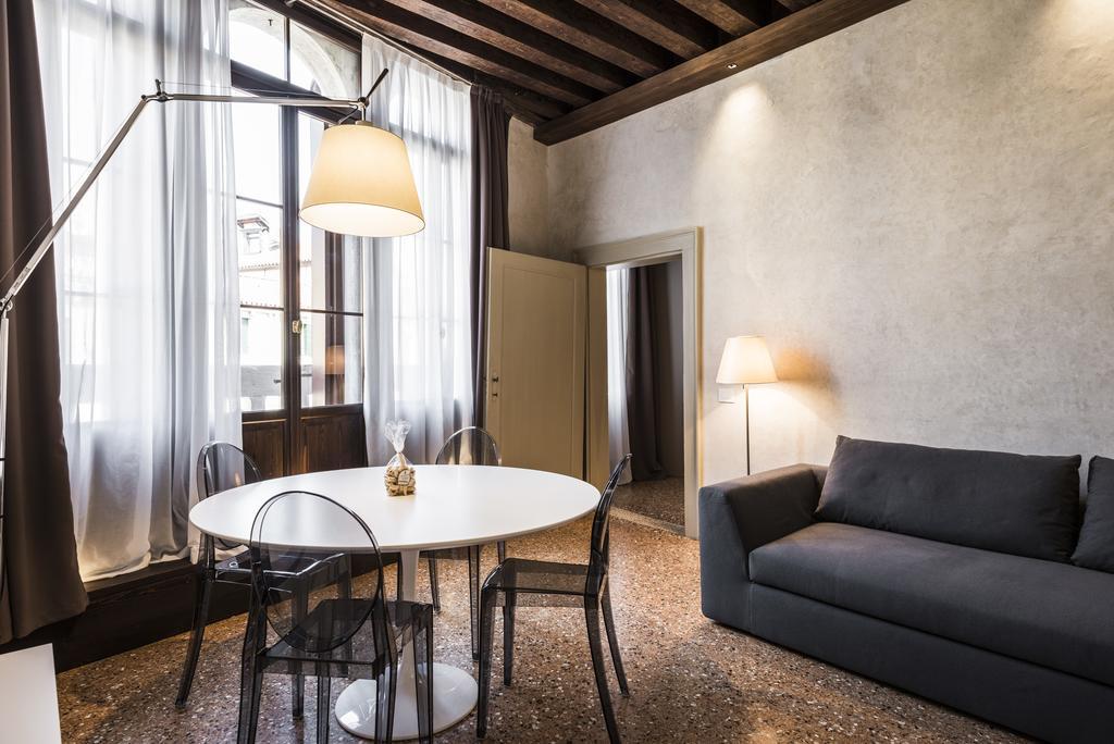 Myplace Campo Santa Margherita Apartments Venesia Bagian luar foto