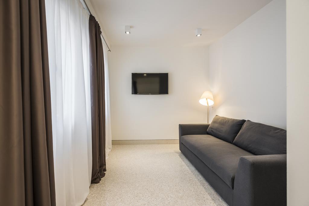 Myplace Campo Santa Margherita Apartments Venesia Bagian luar foto